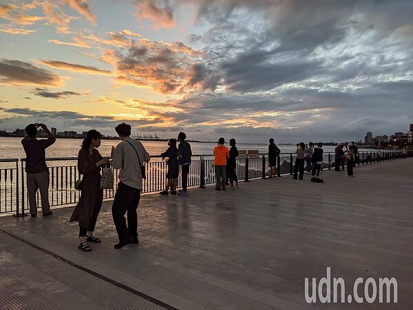 今天白天在陽光下舒適、早晚略有寒意。明天至下周二各地為晴時多雲的天氣。(聯合資料照)