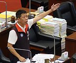 高雄闖紅燈數5年內增18萬件　議員：紅單寄60天，太久了