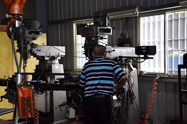 霧峰2農地違章工廠斷水電。圖/台中市政府