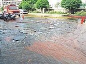 桃園平鎮水管破裂　流掉100噸水