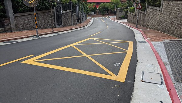 政大二街路面更新後。圖/台北市新工處提供