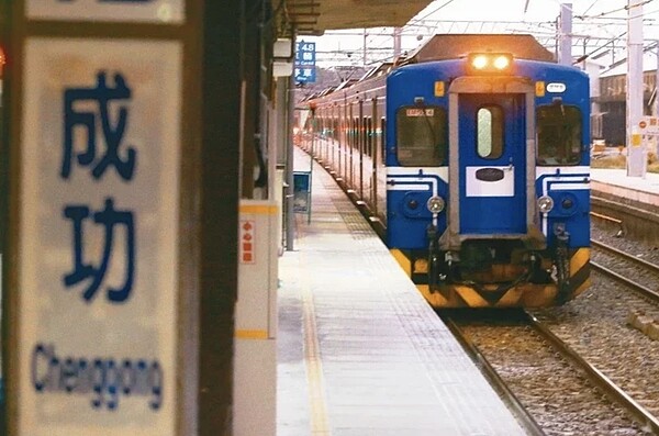 台鐵台中成功站5月19日出現44公分斷軌。圖/聯合報資料照片