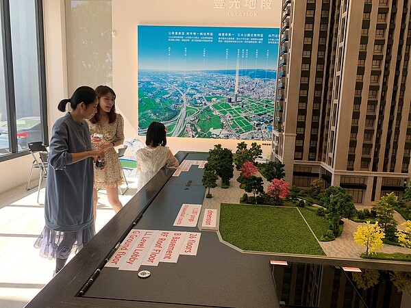 建案出新招!房市火熱《豐邑風禾》 "英語"賞屋吸科技新貴