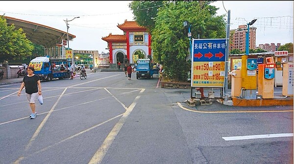 長福停車場是三峽老街附近唯一可容納大型車的停車場。（新北市交通局提供／蔡雯如新北傳真）