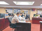 重機付一格錢　卻只能停半格