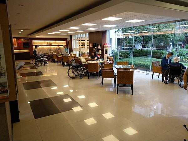 北市社會局表示,有立案的99家老福機構查核,市府無預警跨局處公安稽查14家,還有府級公安稽查1家、專案夜間稽查4家、市民陳情案件稽查4家。圖/北市社會局提供