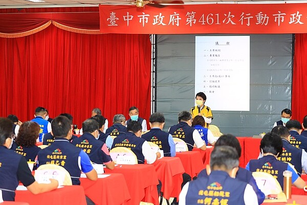 台中市府在北屯區順心福三里聯合活動中心舉辦行動市政會議。圖/台中市政府提供