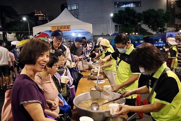 行善里中秋晚會盛況。圖／《中山樂生活X有你有我》提供