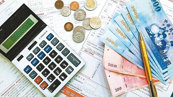 稅務局會請個案提供金流,檢視資金是由父母或子女所支付,以及訂約過程是誰的名義,藉此來審查是否有應報契稅而漏報的情形。 聯合報系資料照