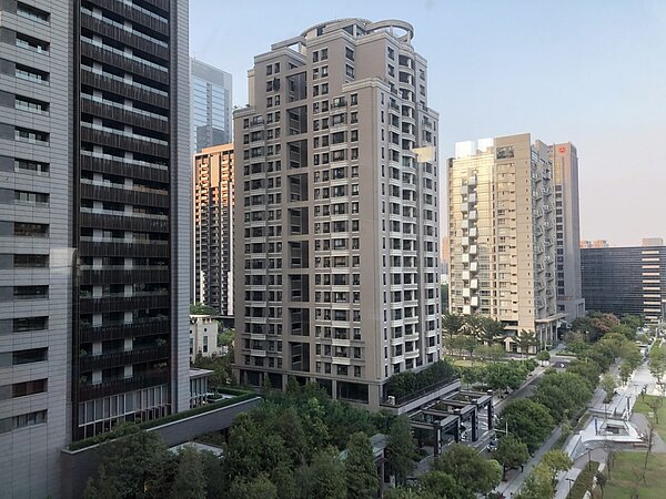 台中市房地產近兩年漲勢不斷,市議員指中央放任港資炒房炒地。
記者陳秋雲/攝影