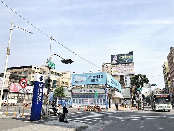 高雄客運整合高雄車站旁約1千坪土地,將蓋一幢18層辦公大樓、一幢24樓住宅大廈。圖/王慧瑛攝