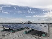 高雄市推屋頂種電　年可減少二氧化碳約4.4座都會公園年吸收量