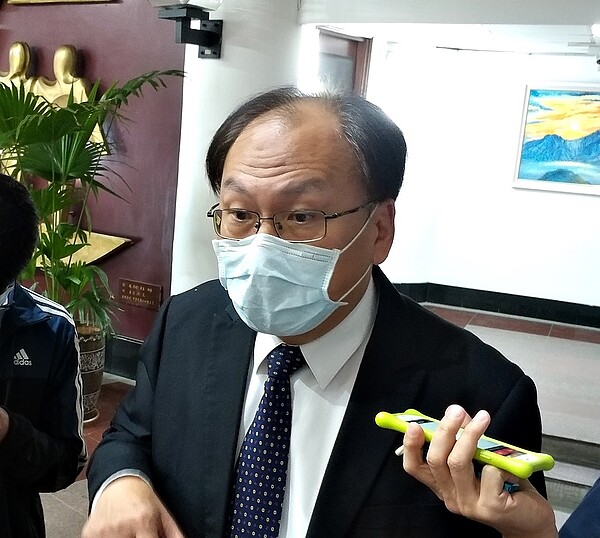 新北捷運局長李政安說明捷運萬大樹林線第二期工程LG11站變更設計。圖/好房網News記者林和謙攝