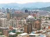 大小基地都有獎　紙片屋叢生