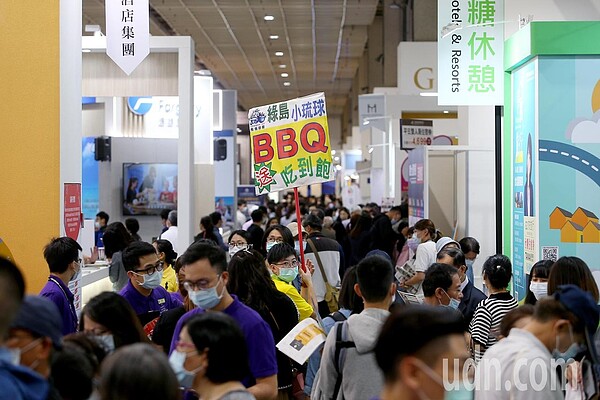 2020台北國際旅展今天於南港展覽館登場，今年受到新冠肺炎疫情影響，少了許多各國觀光局參展，國內旅遊反成注目焦點。記者余承翰／攝影 