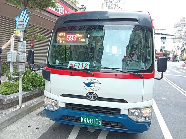淡水區新巴士F112將從11月起轉型為市區公車593。圖/新北市交通局提供