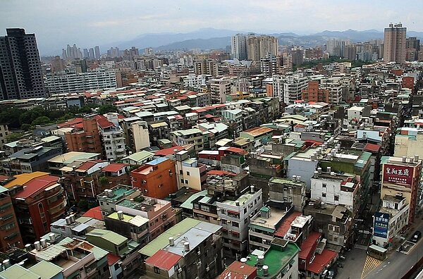 新北市永和大陳社區屋齡都已超過60年,急需都更,單元5、6、7從今年10月30日起公告招商,截至明年3月12日止。圖/新北市都市更新處提供