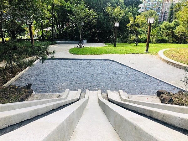 北投兒童樂園磨石子溜滑梯。圖/北市府提供