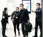 女大生鍾女雙親來台　採檢後直奔高雄認屍