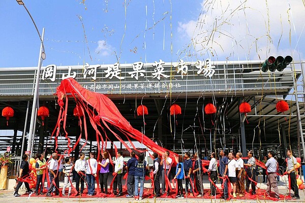 高市岡山果菜批發市場落成啟用,占地寬廣,可容納240個攤位。圖/市府農業局提供