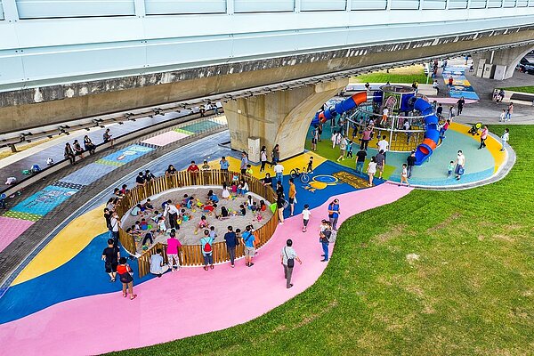 嘉義市番仔溝公園全齡遊戲場啟用。圖/嘉義市政府提供