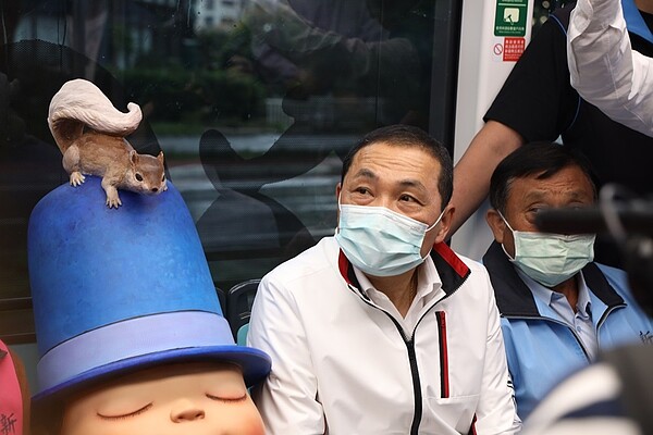 新北市長侯友宜2日至藍海線第一期視察時表示,目前等交通部確認核定營運許可,希望今年11月可以通車。圖/新北市政府提供