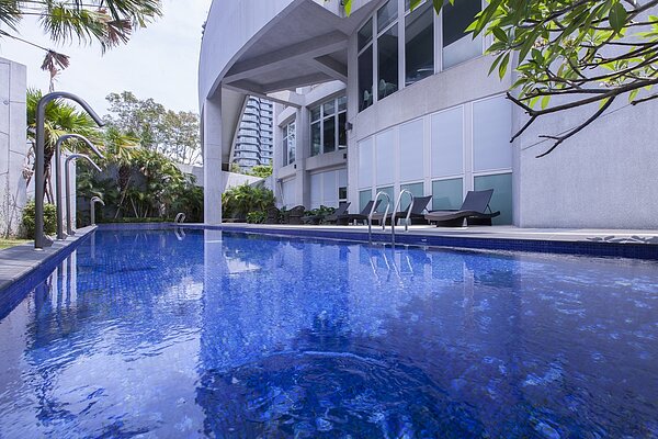 陽明悅活擁有佔地規模9,000坪的基地,規劃1,100坪獨棟會所與露天泳池,公設豐富奢華程度