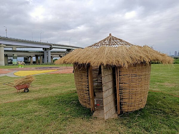 鴨鴨公園整合農村特色、鴨子等趣味素材,打造「歡樂小鴨村」的主題特色。圖/新北市高灘處提供