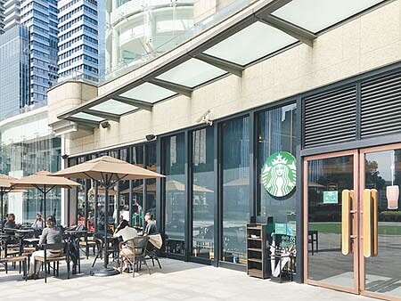 星巴克預計明年還要新增20~30店,積極布局「含金量」較高的特色門市。圖/劉馥瑜