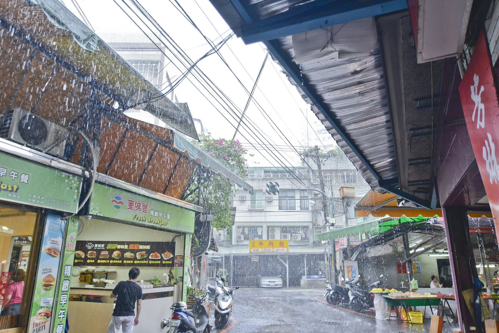 梅雨,對流雨,鋒面雨,雨天情境,豪雨。(好房news記者 陳韋帆/攝影)