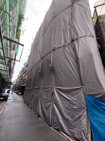 新北市拆除大隊於10月22日進場強制拆除違建。圖/新北市工務局提供