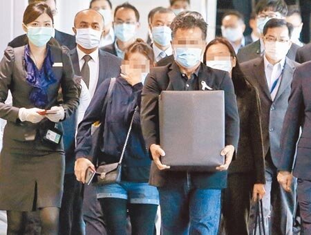 馬國女大生命案震驚社會,鍾女遺體3日在高雄火化後,昨日早上由父母帶著愛女的骨灰登上回國班機。圖/中時資料照