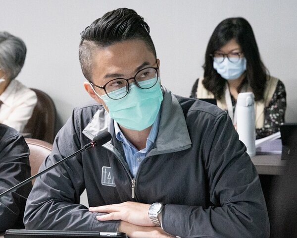 經發局長郭裕信進行桃園市抗旱應變報告。圖／桃園市政府提供