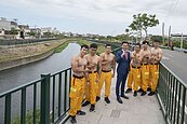 客雅溪水岸步道啟用　猛男消防員組隊開跑超養眼