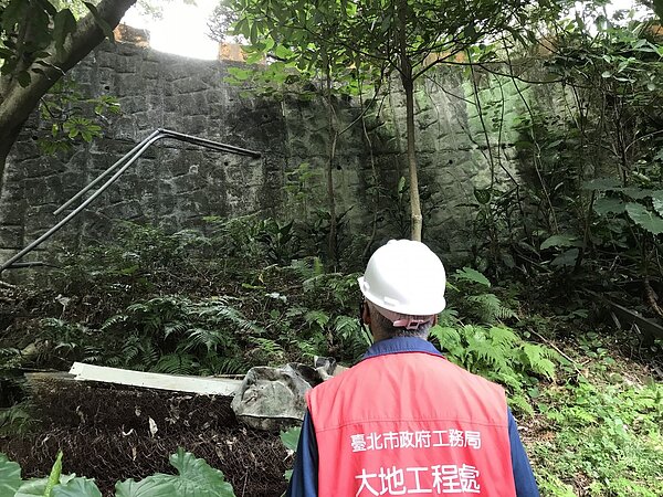 北市府每年都會派專業技師定期巡檢人工邊坡。圖/台北市大地處提供