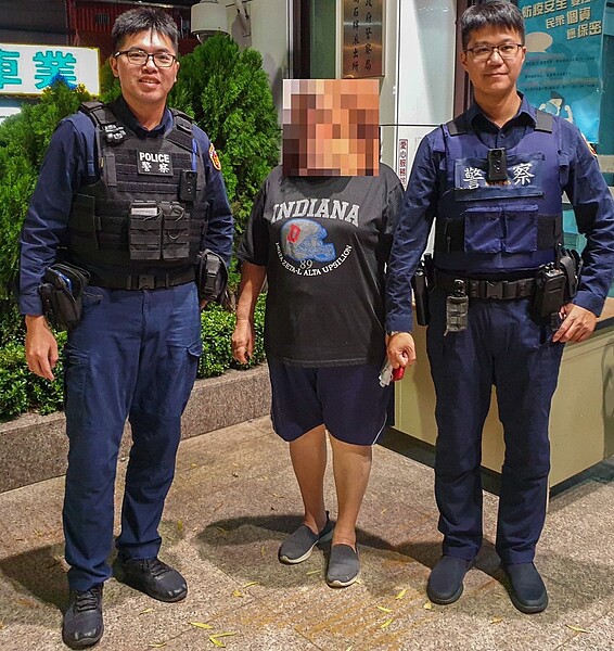 楊姓女子日前接到詐騙集團假冒區公所人員電話,指她的戶籍被冒用向銀行貸款,須交付358萬作為偵查犯罪金。記者蔡翼謙/翻攝