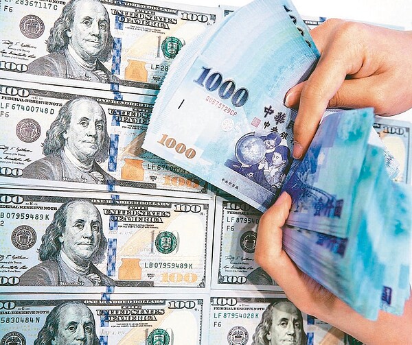 中央銀行6日強調,在新台幣升值期間,外資大量匯入購買台股反向ETF,加重新台幣升值壓力,亦有賺取額外匯兌利益之意圖,而疑有炒匯之嫌。 報系資料照