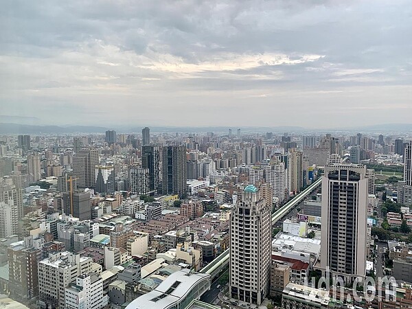 疫情衝擊,今年國人熱錢湧入房市。台中市法制局統計至10月底,今年預售屋消費爭議就有112件,相較去年同期預售屋消費申訴案60件,增加近1倍。(照片為示意圖,非新聞事件當事者 )。記者喻文玟/攝影