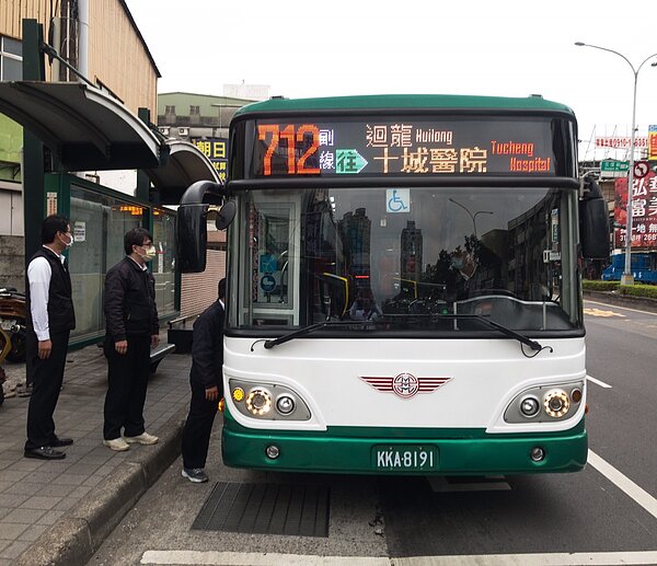公車712副線10日起將行經樹林火車站及區公所等地,讓至土城醫院就診民眾交通更多元。圖/新北市政府提供