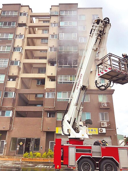 消防局提醒民眾住宅火警前3名發生原因分別為電器、爐火烹調及遺留火種。（消防局提供／呂筱蟬桃園傳真）