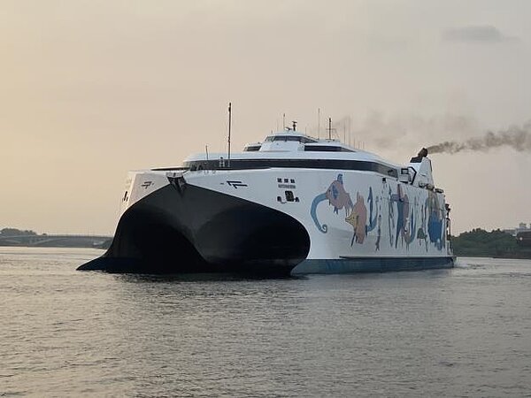 往返台南澎湖「麗娜號」11月搶先試營運。圖/台南市政府提供