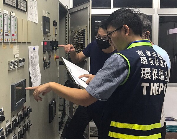 環保署將拉大空汙防制費率差距,業者做好準備除可省錢還可為空氣品質盡份心力。圖/南市環保局提供