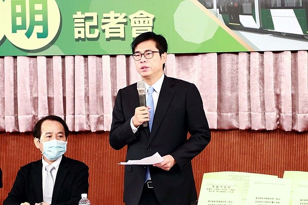 陳其邁宣布輕軌復工,預計2023年底全線通車。圖/高雄市政府新聞局提供