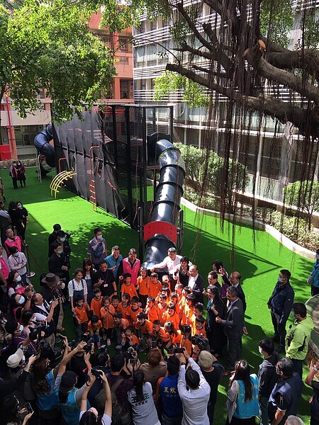 全台灣校園內最高最大的直立式遊戲場,兼具探索、冒險及挑戰,提供學生不同形式的遊戲場體驗。圖/好房網News資料照