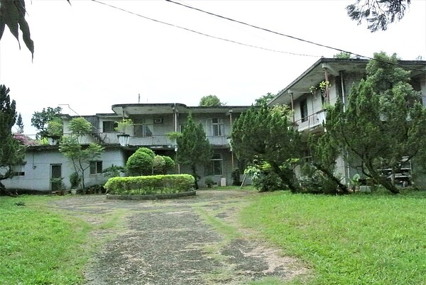 行政院金馬聯合服務中心經過3年多折衝協調,成功幫金門索回被登錄為國有的新店胡璉故居及附屬軍官眷舍土地,消息傳回金門,地方一片叫好。圖/行政院金馬聯合服務中心提供