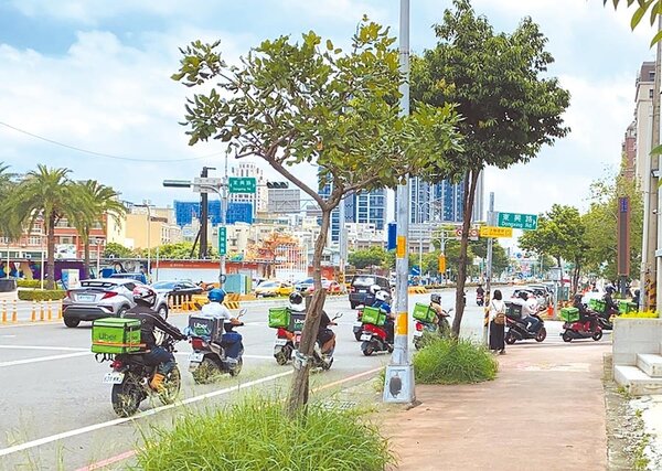 外送員送餐途中事故頻傳，新竹區監理所也在新竹縣市開設外送駕駛人教育訓練課程。（新竹區監理所提供）