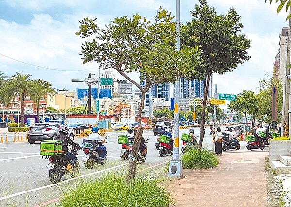 外送員送餐途中事故頻傳,新竹區監理所也在新竹縣市開設外送駕駛人教育訓練課程。(新竹區監理所提供)