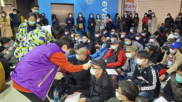 民政局長柯慶忠表示,自101年實施常備兵役分階段軍事訓練政策,役男能於求學期間分2階段服役,避免畢業後因兵役問題影響後續求職或進修規劃。圖/新北市政府提供