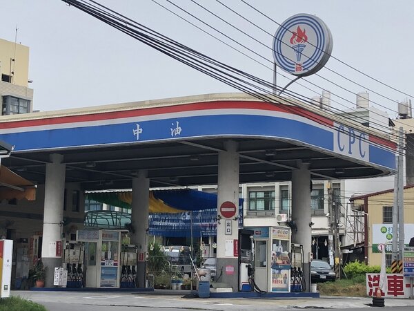 預估下周油及柴油零售價格每公升各上漲0.8元，實際調整金額將於15日中午12時公告於台灣中油全球資訊網暨經濟部網站。報系資料照 
