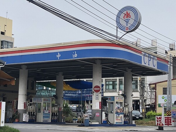 預估下周油及柴油零售價格每公升各上漲0.8元,實際調整金額將於15日中午12時公告於台灣中油全球資訊網暨經濟部網站。報系資料照